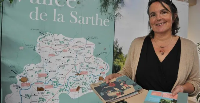 photo  chargée de promotion et de développement au sein de l’office de tourisme de la vallée de la sarthe, catherine paulouin présente le nouveau livret des circuits de randonnée en vallée de la sarthe.  &copy;  le maine libre 