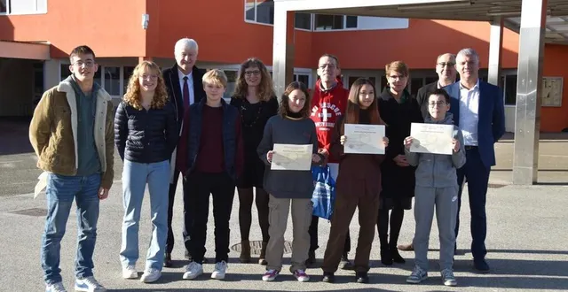 photo  les jeunes lauréats se sont vus décerner le précieux sésame par leur enseignante et formatrice bia, corinne herbelin.  &copy;  le maine libre 