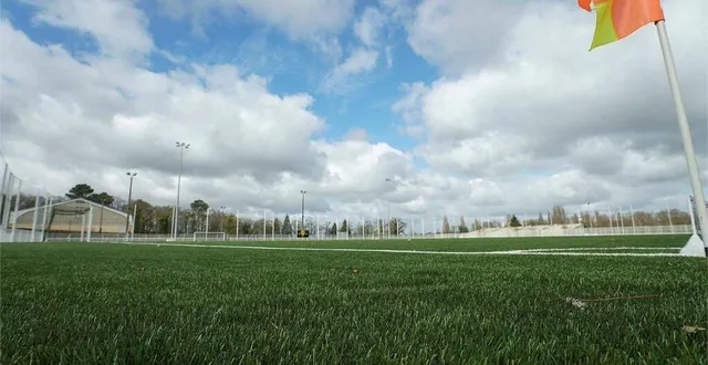 photo  un hommage sera rendu, dimanche 4 décembre 2022, à valentin denizé, joueur du club de football de mayet décédé en plein match (photo d’illustration).  &copy;  archives ouest-france 