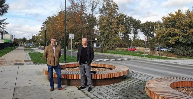 photo  jean-yves lecoq et patrick fournier s’en félicitent : les différentes circulations sont sécurisées avenue de nettleham, l’axe intégrera le projet chrono vélo de lmm et ralliera teloché, les études pour le boulevard nature débuteront en 2023.  &copy;  le maine libre 