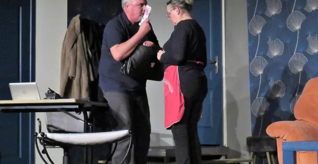 photo  la troupe de théâtre de solesmes joue la pièce « espèces menacées », ici lors d’une des dernières répétitions.  &copy;  ouest-france 