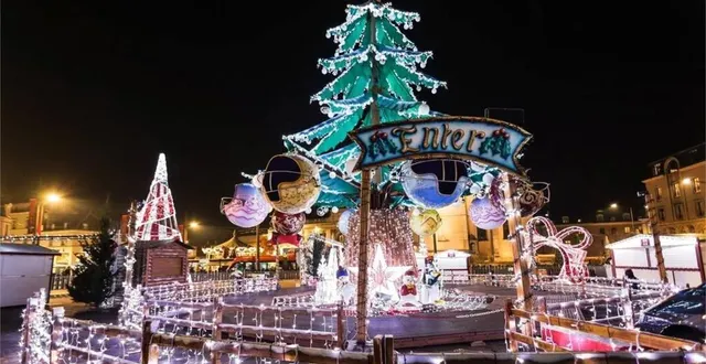 photo  pour noël, le maire du mans, stéphane le foll, n’envisage pas de réduire la voilure sur les traditionnelles illuminations. celles-ci seront allumées ce jeudi 24 novembre 2022.  &copy;  archives ouest-france 
