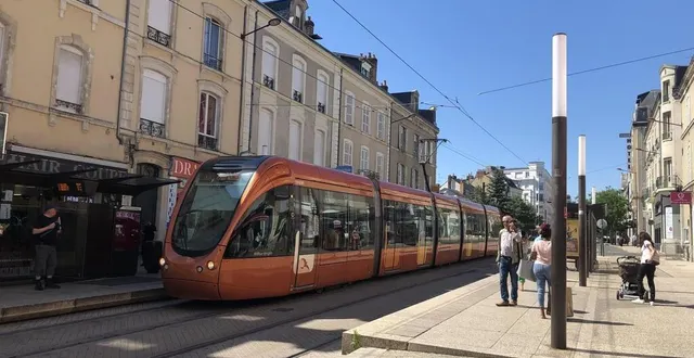 photo  la sécurité sur les lignes de tram et de bus du réseau de la setram sera renforcée.  &copy;  archives le maine libre 