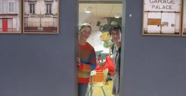 photo  mathilde fourez-guyomarc’h, coordinatrice du réseau des médiathèques de la commune d’athis-val-de-rouvre, et viviane thébault, bénévole de la première heure, accueilleront les visiteurs, samedi 26 novembre, à la médiathèque de ségrie-fontaine. au premier plan, l’exposition photos de thibault derrien ; en fond, la fresque murale de héloïse goude  &copy;  ouest-france 