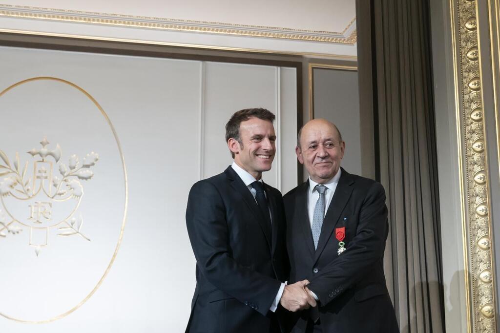 Emmanuel Macron Remet La Légion D’honneur à Jean-Yves Le Drian ...