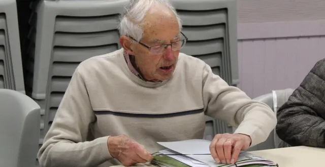 photo  trésorier depuis 21 ans du centre culturel, pierre bouteiller a cédésa place à didier d’erceville.  &copy;  le maine libre 