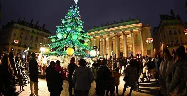 photo  ce manège (photographié à nantes) sera installé place de la magdeleine pendant les fêtes, à alençon.  &copy;  archives franck dubray / ouest france 
