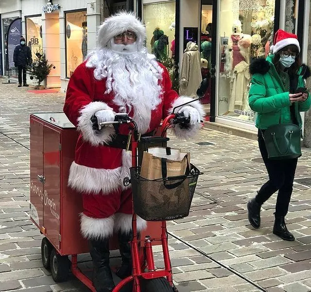 photo cette année à alençon, le père noël ne déambulera pas dans les rues mais aura sa maison à l’angle de la rue aux sieurs et de la rue de la cave-aux-bœufs.  ©  ouest-france