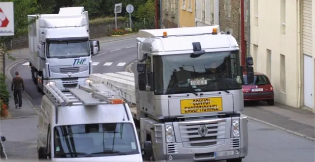 photo  la déviation de la rn12 permettrait d’éviter le passage de nombreux poids lourds et de convois exceptionnels dans le bourg de saint-denis-sur-sarthon.  &copy;  archives ouest-france 
