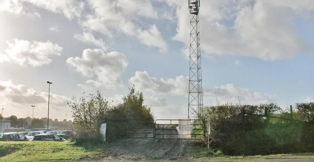 photo  l’antenne 5g de free est installée sur un terrain appartement aux moines de l’abbaye de solesmes, près de la fromagerie bel.  &copy;  ouest-france 