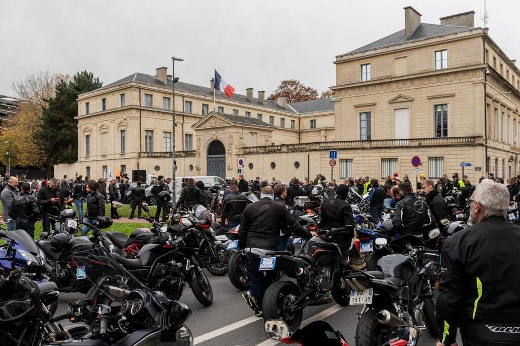 Un Millier De Motards En Colère De Toute La Normandie Se Regroupent à ...