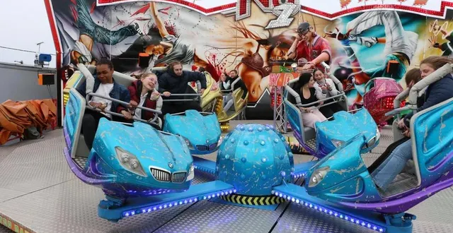 photo  nouveauté et attraction majeure de la fête foraine : le « break dance », manège à sensations fortes. à la sortie, tournis garanti…  &copy;  ouest-france 