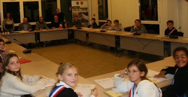 photo  le conseil de jeunes a travaillé sur la thématique du harcèlement avec la main citoyenne.  &copy;  ouest-france 