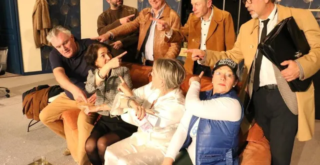 photo  frédéric top, bénédicte coconnier, marie labelle, marie legendre, paul-roger huet joël gruau, thierry rachet et bernard gallois. les comédiens ont trouvé le ton et le rythme pour provoquer les rires des spectateurs.  &copy;  ouest-france 