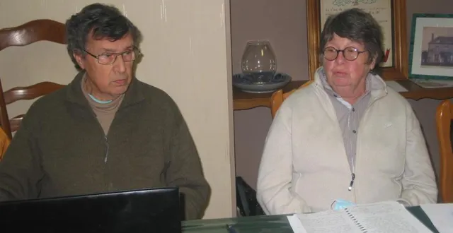 photo  pierre simon (trésorier) et anne-marie foubert (présidente) ont présenté le rapport annuel d’activité de l’association calech'.  &copy;  ouest-france 