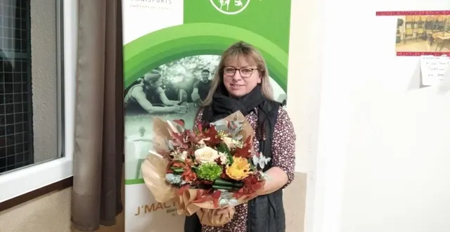 photo  esmeralda leconte a été honorée pour ses quinze années au service du tennis et sa rigoureuse gestion de la trésorerie.  &copy;  ouest-france 