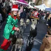 photo  le père noël avait fait une arrivée remarquée en traineau, tiré par huit chiens, en 2021, au marché de l'avent de sablé-sur-sarthe. 