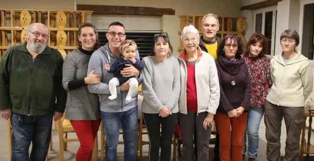 photo  jean-claude chalons  accompagné de charlotte corvasier et jérémy coulbault, avec ava, et les six comédiens de la troupe.  &copy;  le maine libre 