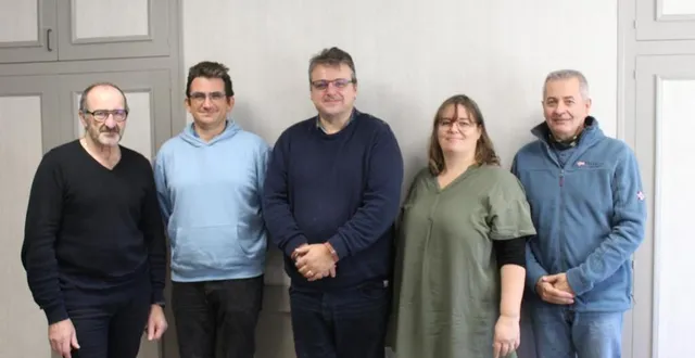 photo  philippe chartier, maire de saint-rémy-des-monts ; jérôme paineau, secrétaire ; gilles murail, président ; karine pichereau, trésorière ; thierry lemonnier, vice-président de la cdc maine saosnois.  &copy;  le maine libre 