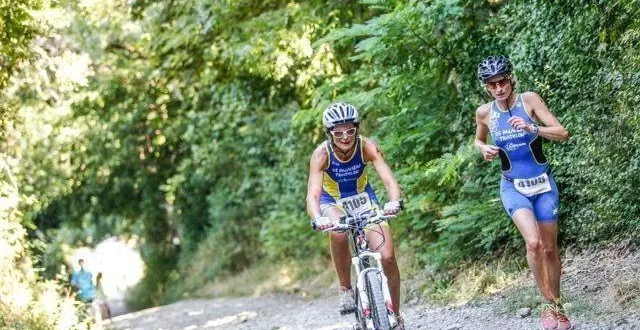 photo  sablé triathlon s’associe aux manifestations du téléthon en proposant un run and bike dans le parc du château de sablé-sur-sarthe samedi 3 décembre de 10 h 30 à 16 h 30.  &copy;  archives ouest-france 