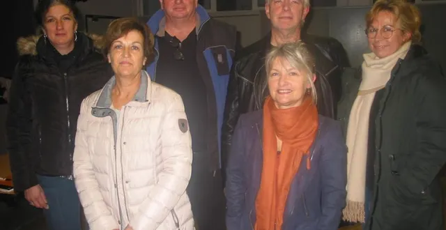 photo  de gauche à droite : catherine delaunay, ancienne trésorière ; christine corbière, secrétaire ; michel escartin, vice-président ; raymond schulz, président ; chantal piquot, ancienne présidente et patricia guichard, trésorière adjointe. absent sur la photo, richard burzinski, trésorier.  &copy;  ouest-france 