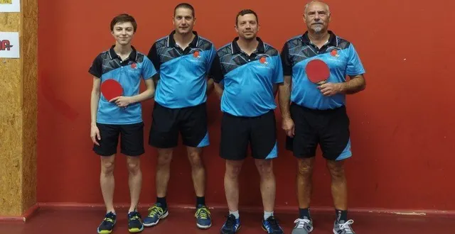 photo  l’équipe 1 de l’asm, en prérégional, a validé dimanche sa montée en régional 3. de gauche à droite : nicolas gesland, fabien filoche, emmanuel gypteau et claude leroy.  &copy;  ml 