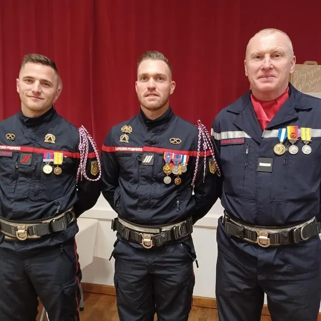 photo le caporal teddy blanchard, le sergent-chef nicolas perroux et l’adjudant-chef thierry patard ont été médaillés.  ©  pompiers