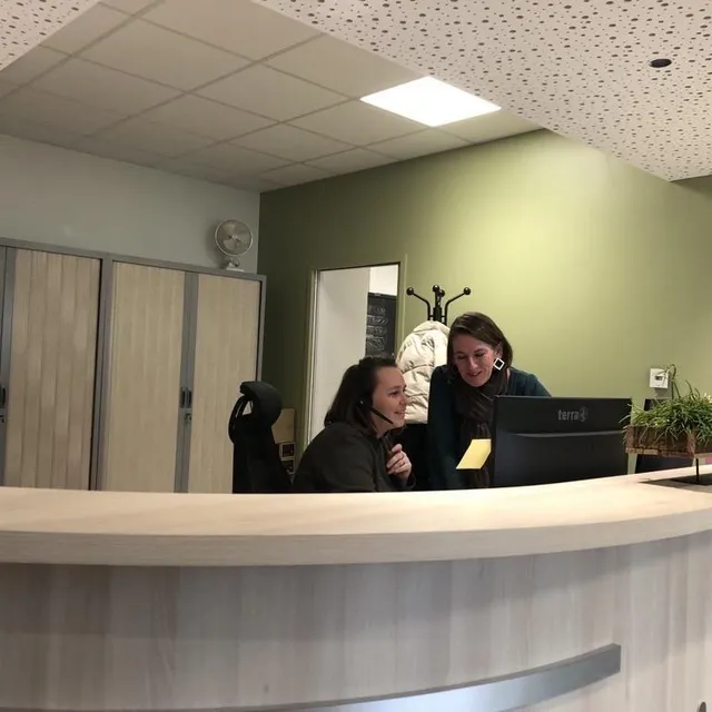 photo à chaque pièce de la mairie d’écouché-les-vallées, une couleur dans les tons bleus ou verts a été choisie pour égayer l’espace.  ©  ouest-france