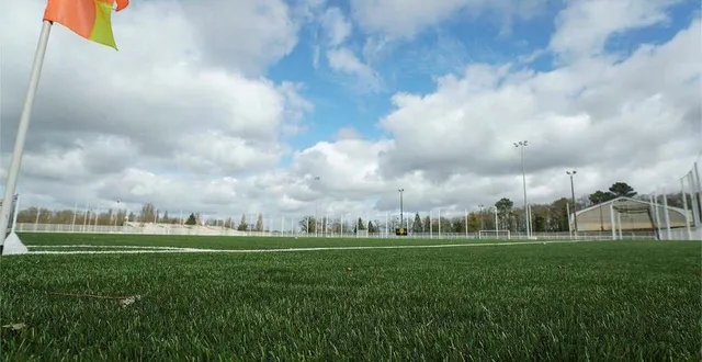 photo  l’us conlie, club de football de la sarthe, va reverser l’intégralité de la recette de sa buvette à la famille de valentin denizé, joueur décédé le 20 novembre en plein match. par ailleurs, son club, la vigilante mayet, lui rendra un hommage, dimanche 4 décembre 2022 (photo d’illustration).  &copy;  archives ouest-france 
