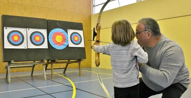 photo  on pouvait notamment s’initier au tir à l’arc au gymnase du lycée raphaël-élizé pour le téléthon à sablé-sur-sarthe.  &copy;  ouest-france 