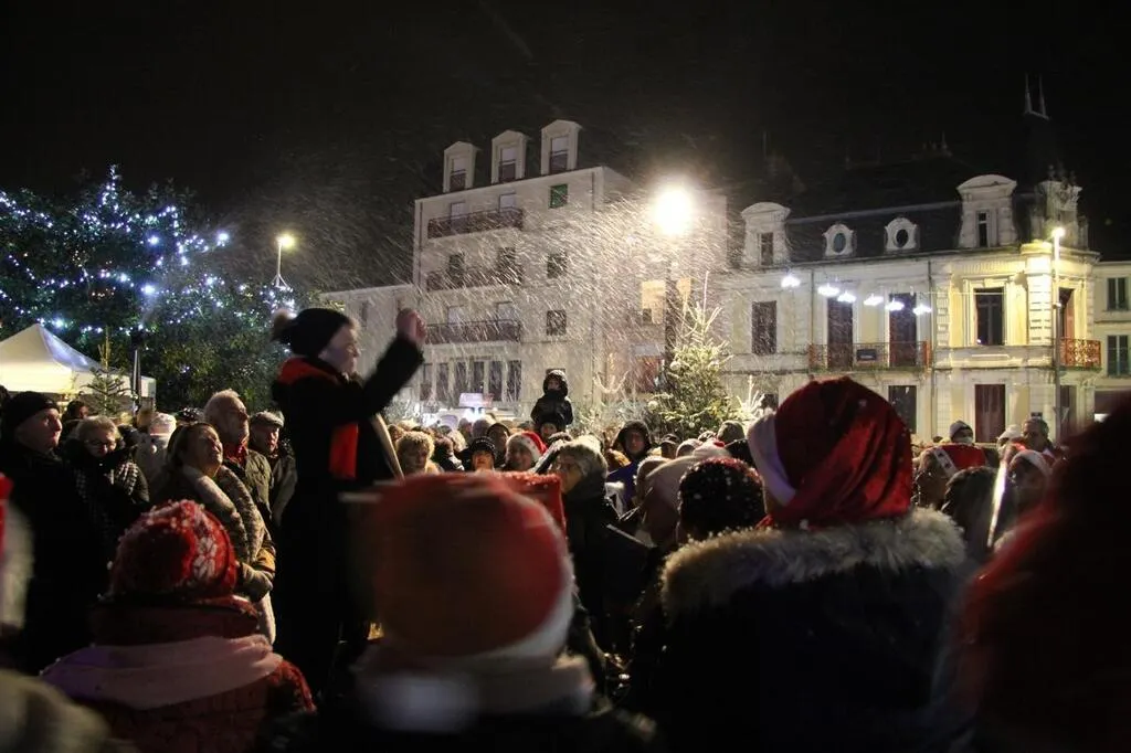 Marché De Noel Les Sables D Olonne Les Sables-d'olonne. à Noël, On Mangera Des Glaces Comme En été 23 EN IMAGES. Aux Sables-d’Olonne, les rues se parent des couleurs de Noël