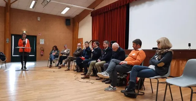 photo  élus et responsables des différents organismes de préservation du patrimoine se sont réunis pour clarifier les démarches auprès de leurs homologues.  &copy;  ouest-france 