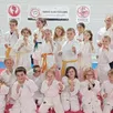 photo entourés de leurs professeurs, les jeunes karatékas se sont distingués dans la première compétition de la saison.