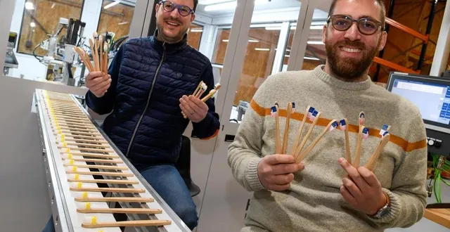 photo  le plessis-grammoire, lundi 5 décembre 2022. thomas jeanvret et alexis godicheau ont créé j’aime mes dents en 2017, avec l’idée de relocaliser la production de brosses à dents en france.  &copy;  co – laurent combet 