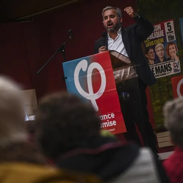 photo alexis corbière, lundi soir, salle henri-barbin.  ©  le maine libre denis lambert