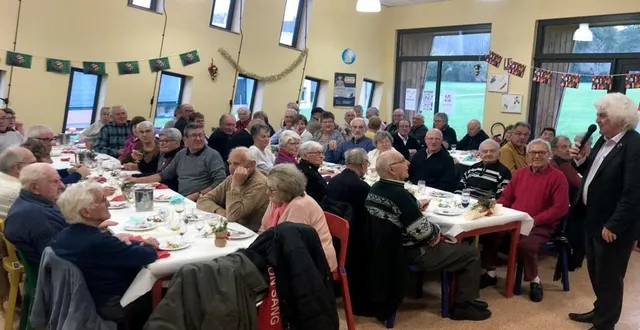 photo  le maire, alain grémillon, s’est adressé aux anciens.  &copy;  le maine libre 