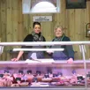 photo  marie-ange et isabelle, vendeuses à la charcuterie à la ferme à la drouerie à trangé, accueillent maintenant dans la nouvelle boutique les clients le vendredi après-midi et le samedi matin. 