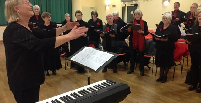 photo  la chorale dirigée par katherine tewson se produit dimanche.  &copy;  archives 