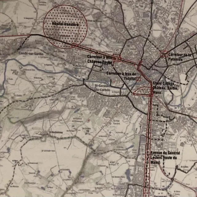 photo l’emplacement du futur centre hospitalier apparaît sur le document remis aux élus et aux médias.  ©  ouest-france