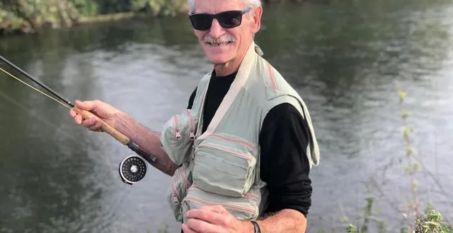 photo  au bord de l’huisne, jean-claude thibault ne compte plus les heures passées à moucher dans ce qu’il dit être « son paradis. »  &copy;  le maine libre 