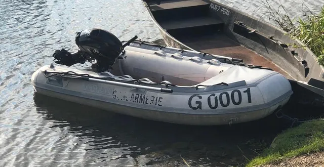 photo  le bateau de la gendarmerie amarré à coulon, ce vendredi 9 décembre.  &copy;  co – jordan guerin-morin 