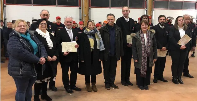 photo  les musiciens étaient très entourés pour recevoir leurs distinctions.  &copy;  le maine libre 