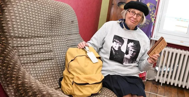 photo  angers, le 7 décembre 2022. geneviève a suivi l’itinéraire du livre « le tour de france par deux enfants ». sur son pull, kees et elle enfants.  &copy;  co – josselin clair 