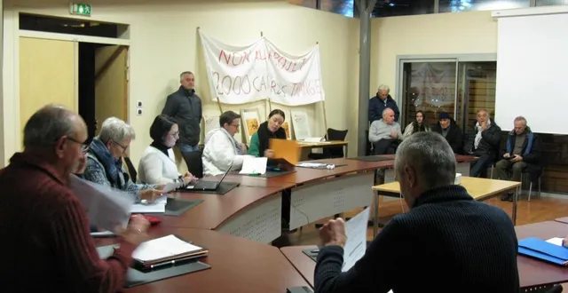 photo  les contestataires ont pris part au conseil municipal.  &copy;  ouest-france 