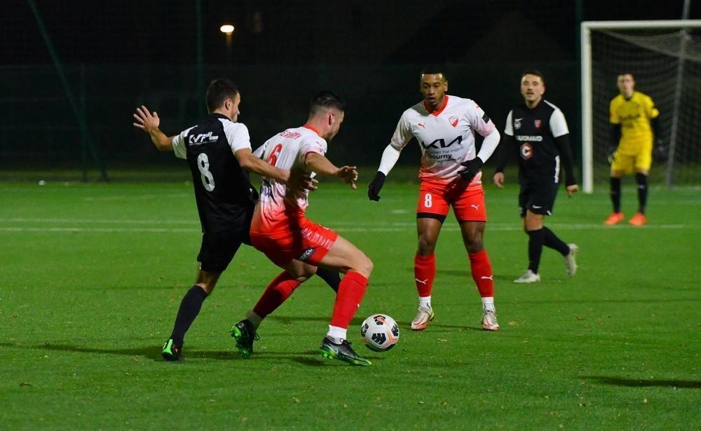 Football. R2 : Le Bourny S’incline Logiquement à Domicile Face à ...