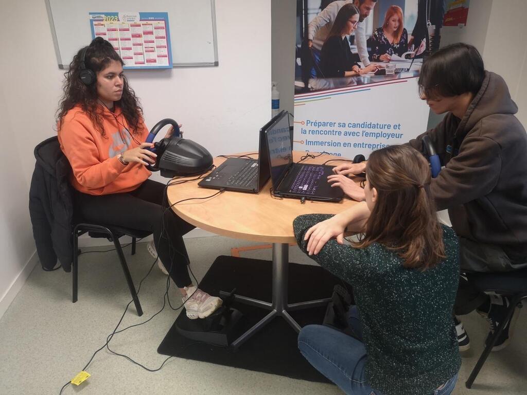 La Mission Locale Sarthe Nord Aide Les Jeunes à Passer Le Code De La Route