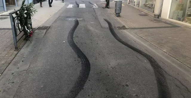 photo  depuis samedi soir, des traces de burns habillent le centre-ville d’argentan.  &copy;  ouest-france 