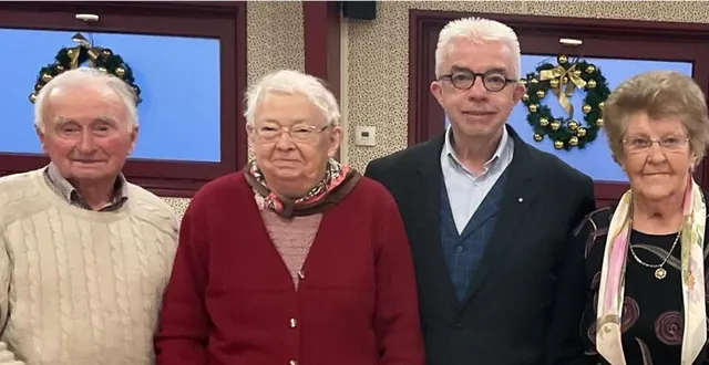 photo  noël communal des aînés, avec les doyens, roger dumas, henriette béguin, lucie rafaillot, aux côtés du maire, philippe bigot.  &copy;  ouest-france 