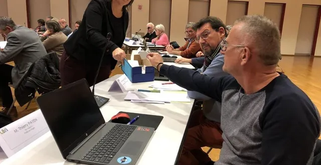 photo  les élus de lbn ont voté à bulletin secret pour une hausse de 5 % de la taxe sur les ordures ménagères en 2023.  &copy;  le maine libre 