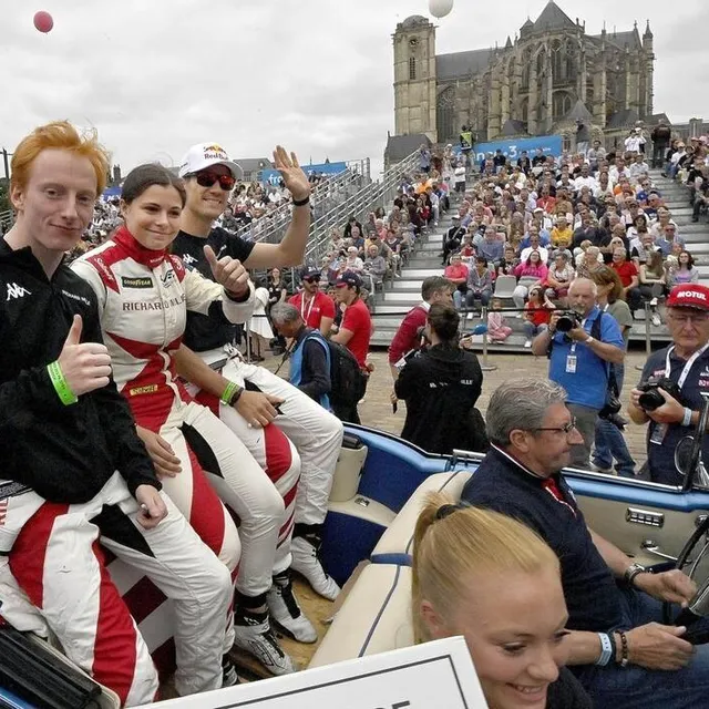 photo pour le centenaire, la parade des pilotes. des 24 heures du mans est avancée le vendredi 9 juin 2023 à 14h30.   ©  jerome fouquet/ouest-france